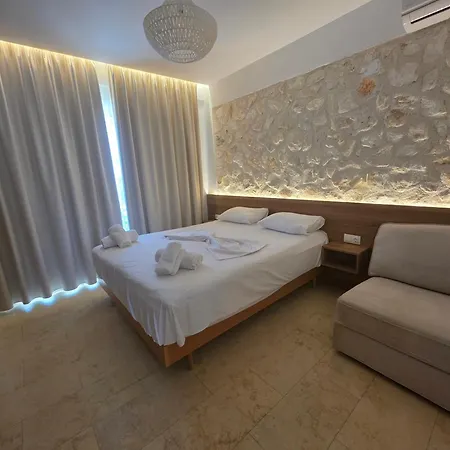 Fofo Platana Beachfront Villa