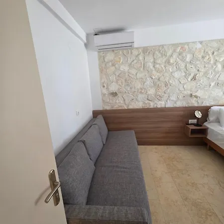 Fofo Platana Beachfront Villa *