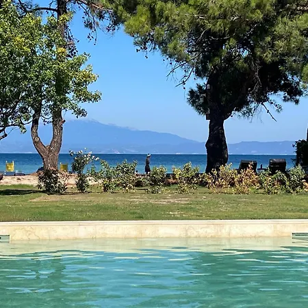 Fofo Platana Beachfront Villa